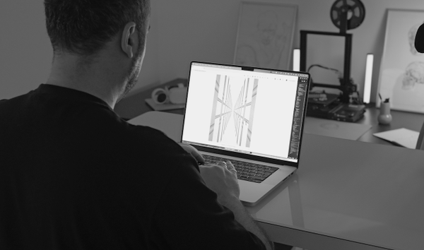 Enrico Penzo working on /aligned on his laptop